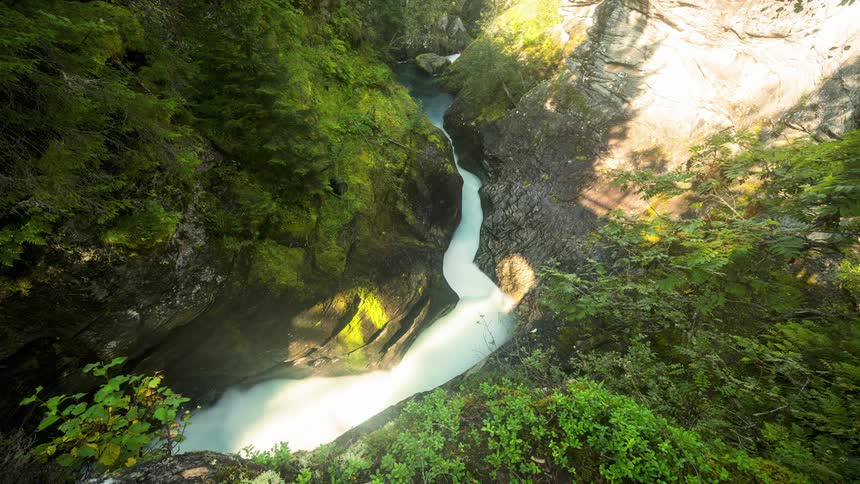 River surrounded by green mountains