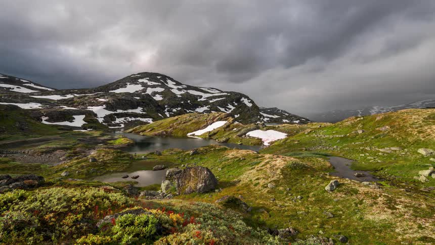The clouds flow over the mountain
