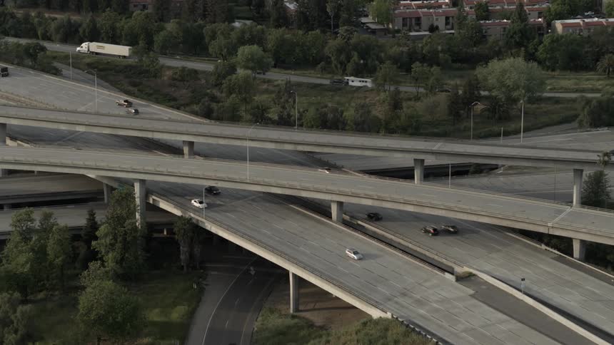 The layers intersections are full of traffic below