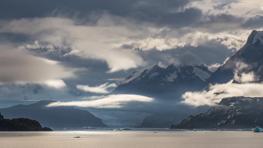 Clouds are covering the mountains and moving fast