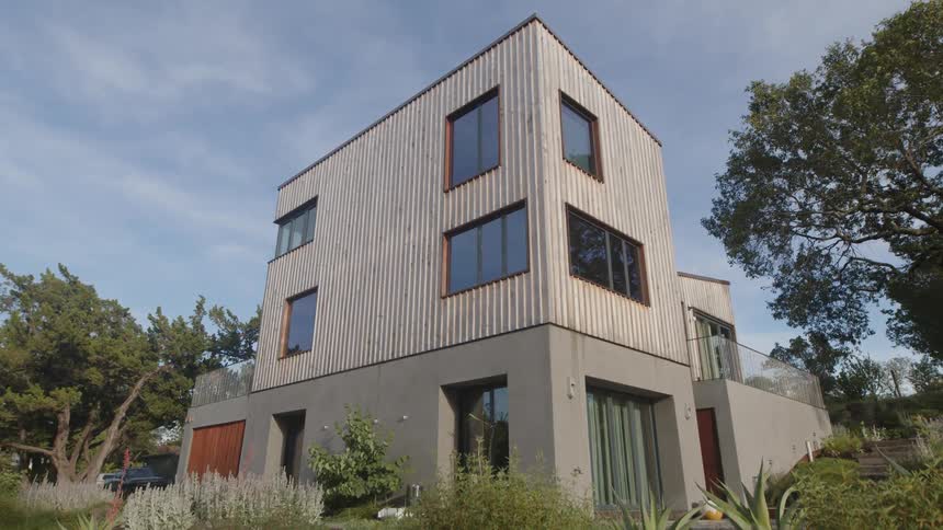 Modern triplex house in an environment surrounded by trees