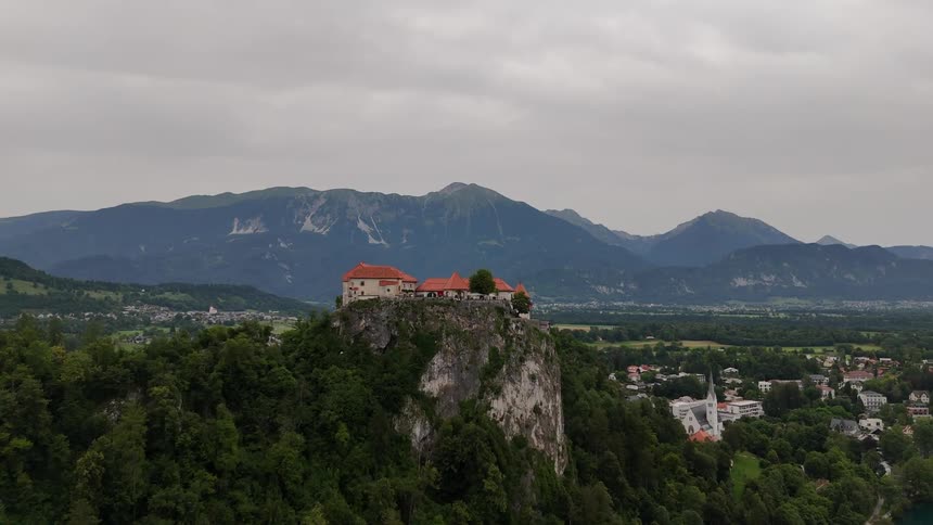 Rustic construction on top of a mountain and in the background an urban city on a cloudy day