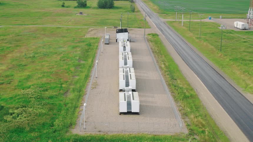 Megapack battery backup facility near a road