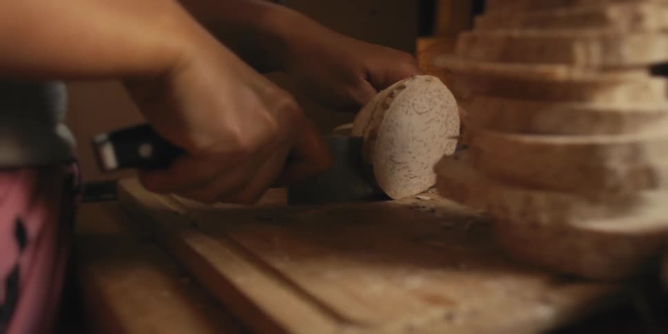 A woman cuts the vegetables