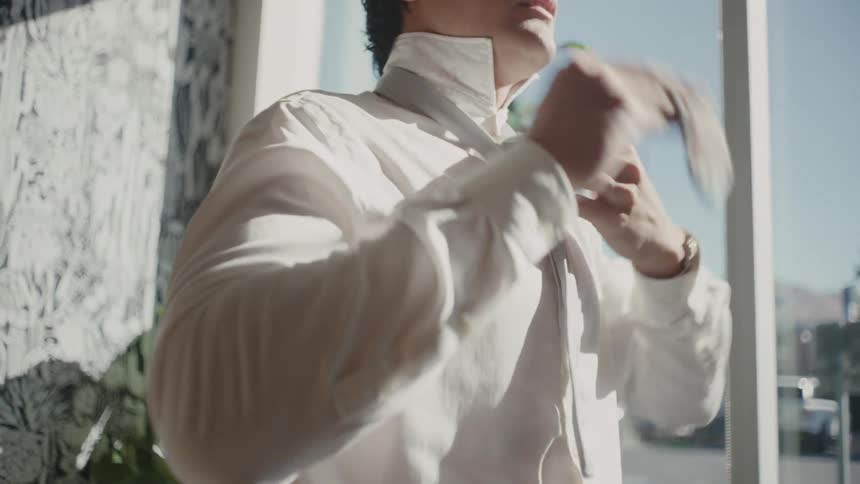 Man putting on tie