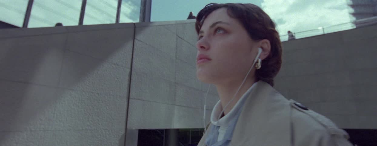 Side portrait of a woman walking through the city