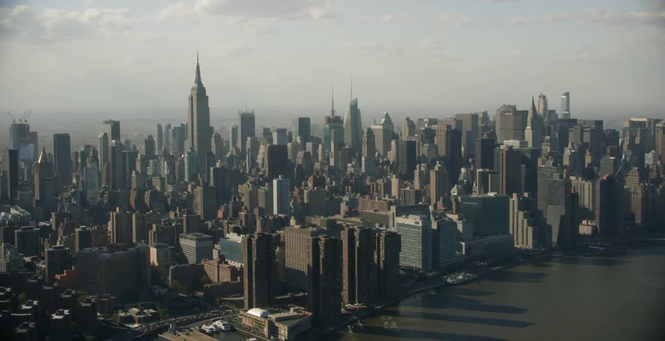 A city skyline on a cloudy day