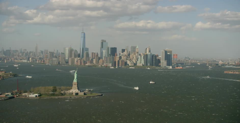 A city skyline on a cloudy day