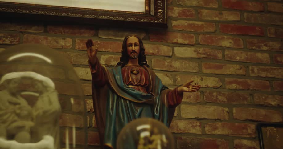 Small statue of jesus