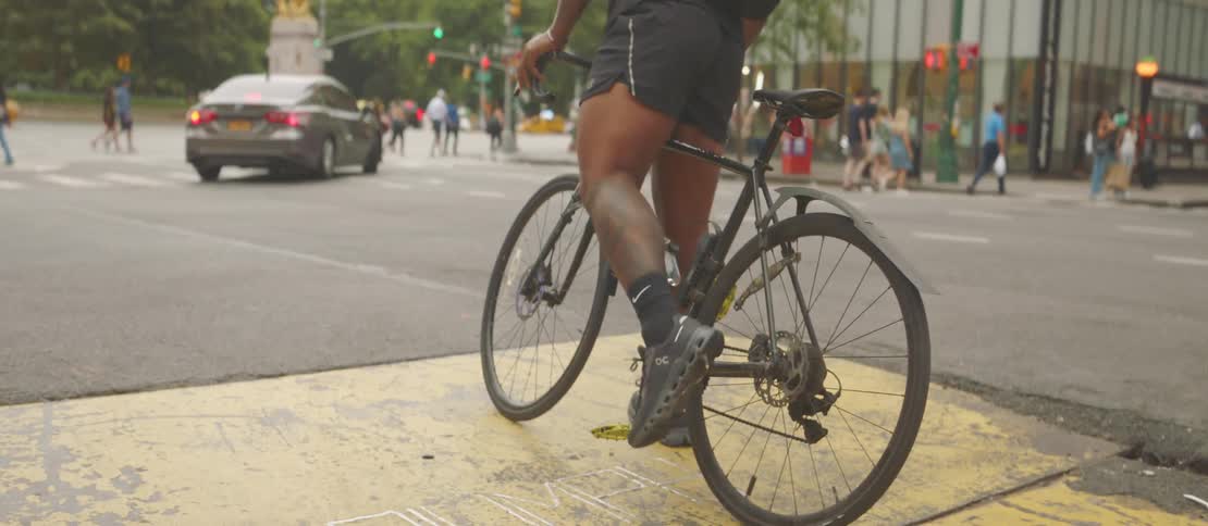 People travel in the busy intersection