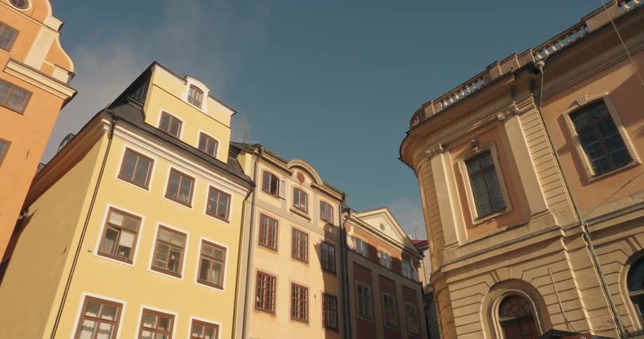 Dense housing with lots of windows in a city