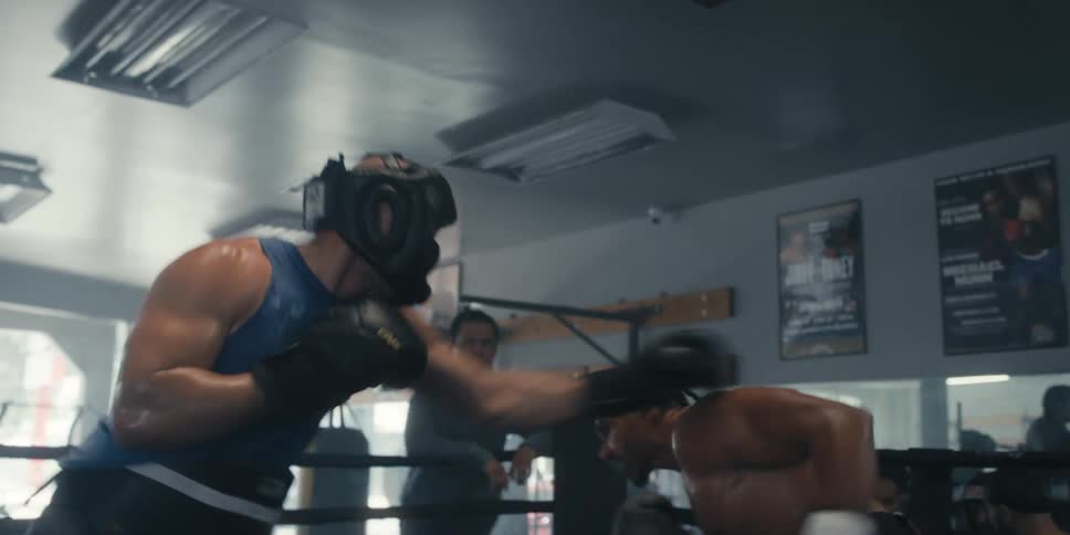 Two boxers are competing in the ring