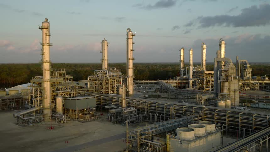 Large industrial facility with several tall distillation columns extensive piping and other processing structures
