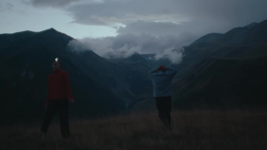 Two hikes dance by the mountains