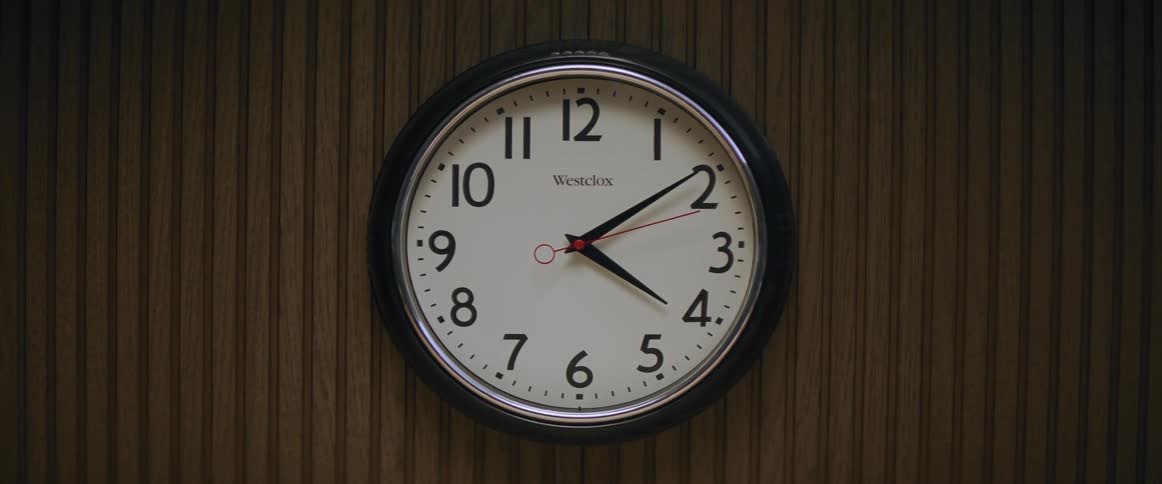 Clock on the wall with the hand moving