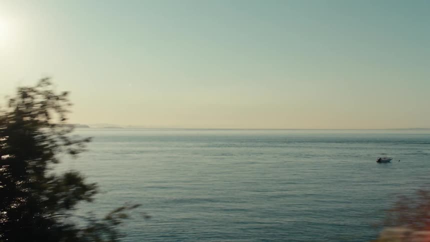 A clip of the sea