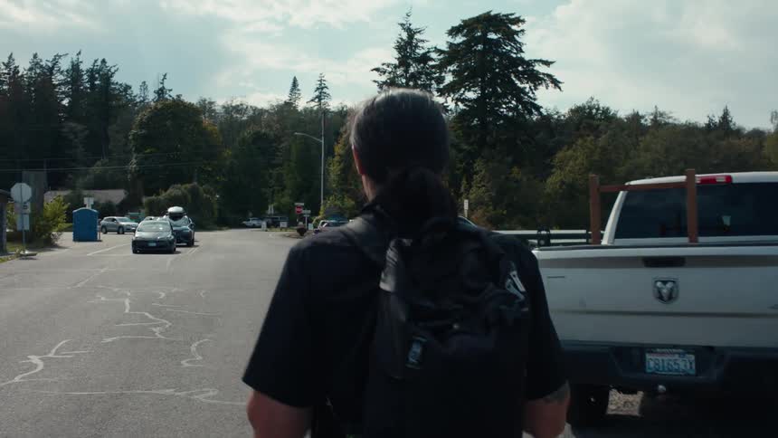 Review of a man walking with a backpack on his back