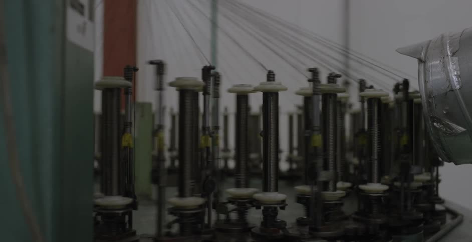 Machine threading wire automatically
