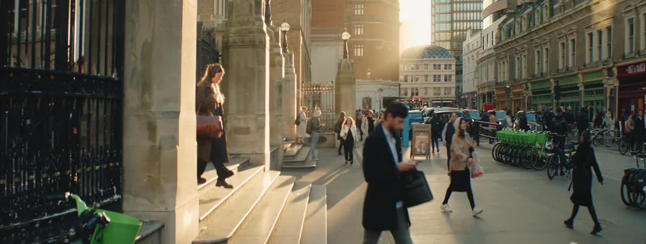 Street of a metropolis with thousands of people walking