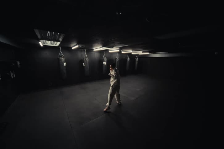 A clip of a person exercising in the gym