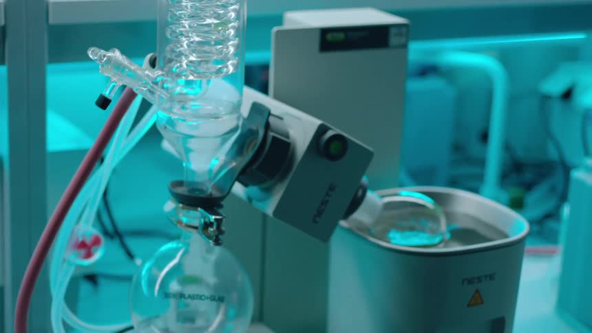 Objects operating with a liquid in a laboratory