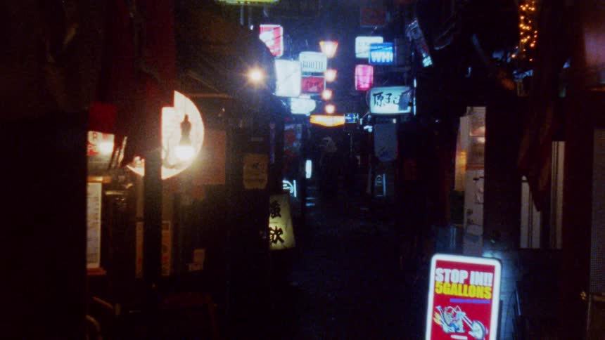 The alley in the city is pitch black at night