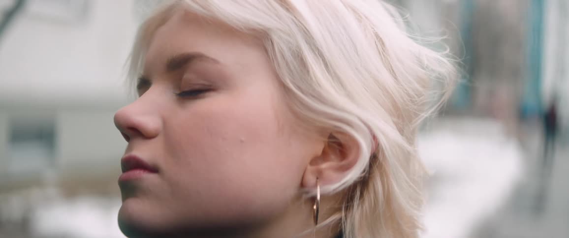 The wind blows the womans white hair
