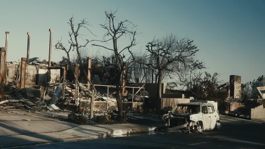 A clip of a ruined city