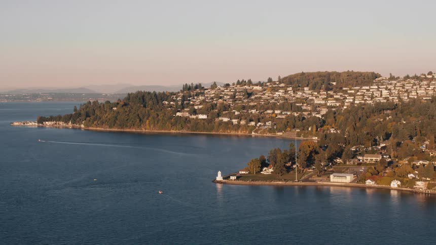 Aerial view of a city built between hills and surrounded by the sea
