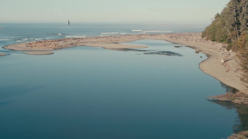 A revealing clip of the sea side