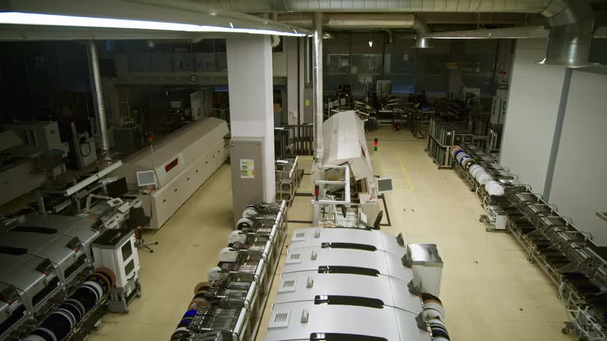 Industrial environment with several machines aligned