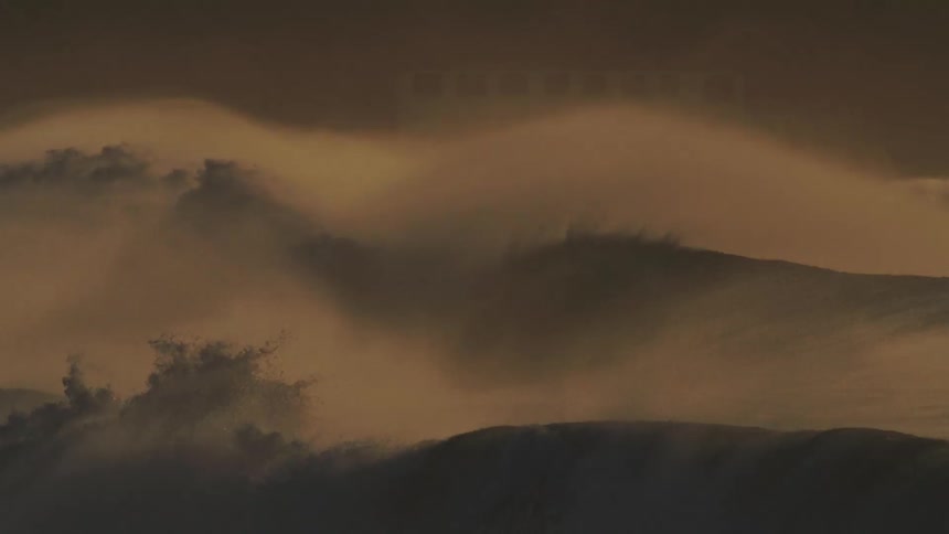 Large waves cover the ocean