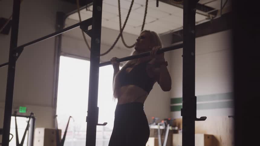 Blonde woman doing pullups