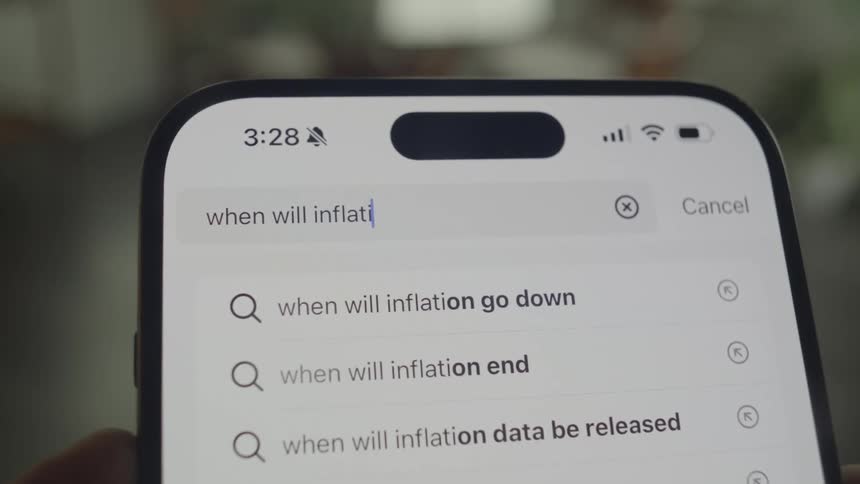 A person searches a question on their cell phone