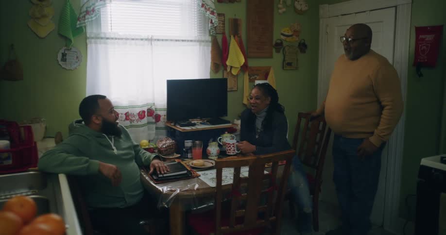 A family talk in the kitchen