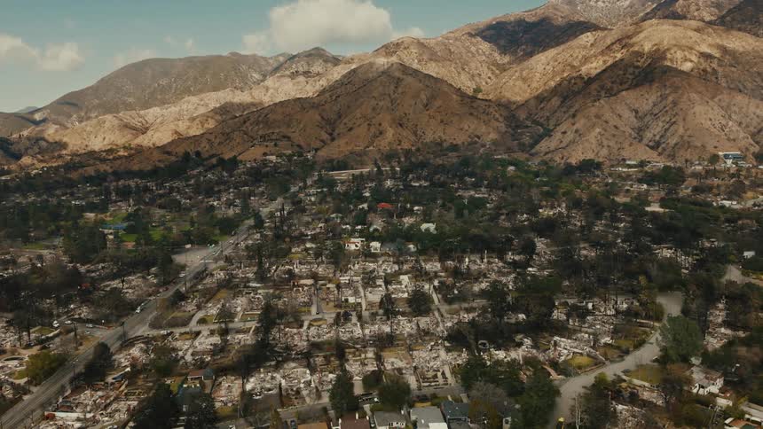 A town in the valley of a mountain