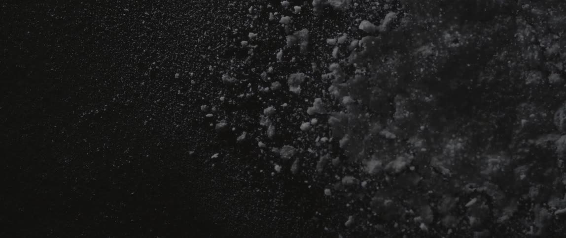 Powder reverberates on a surface