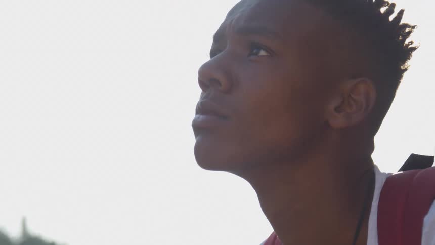 Boy who raises his head with a concentrated gaze