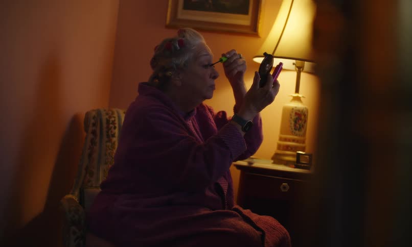 Lady putting on mascara