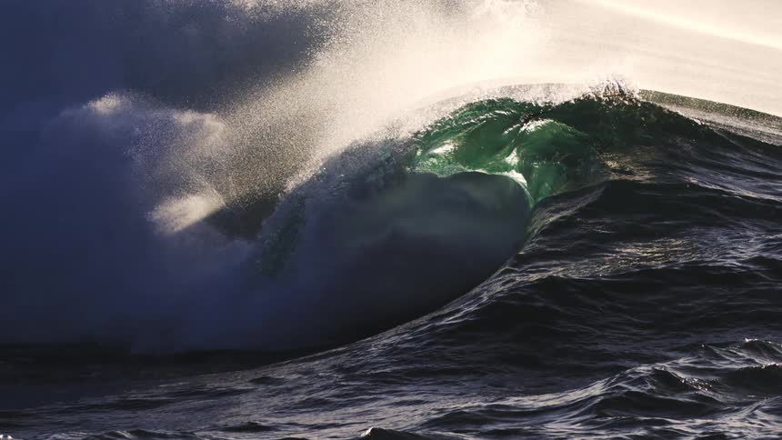 Slow motion waves are moving through the ocean