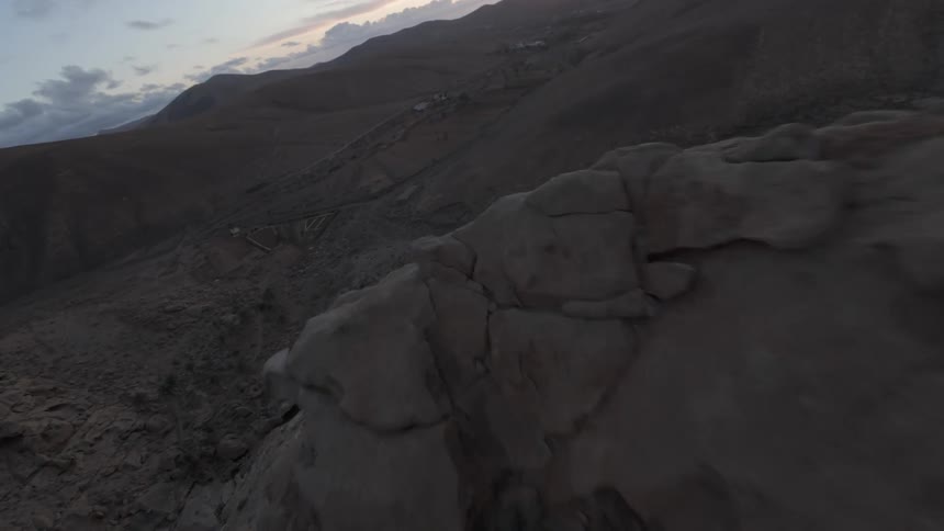 The mountain range covers the horizon
