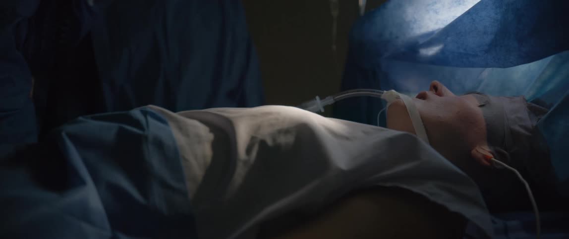 Patient going into cardiac arrest and being resuscitated during surgery