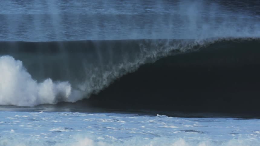 The large wave slowly falls on the shore