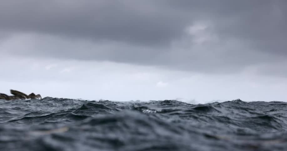 Gentle waves in the ocean on a cloudy day
