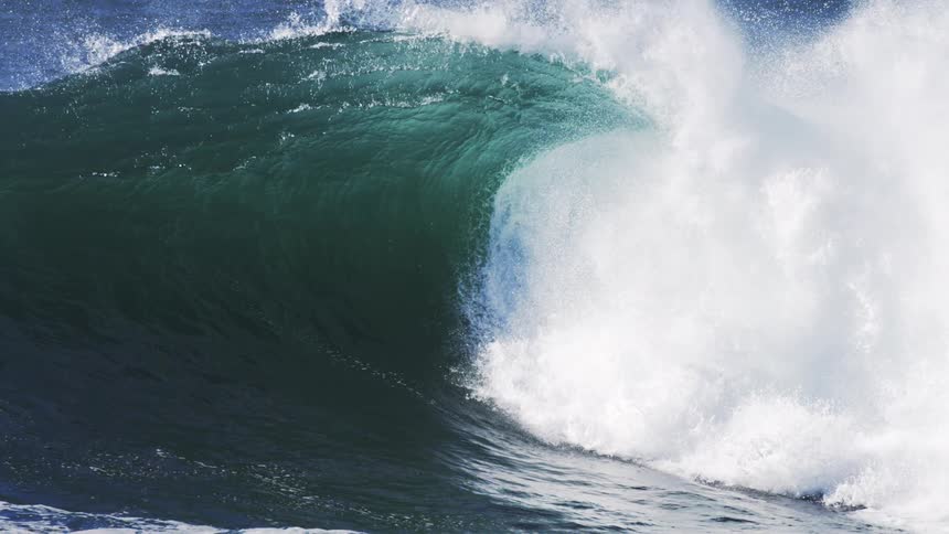 Large wave crashing