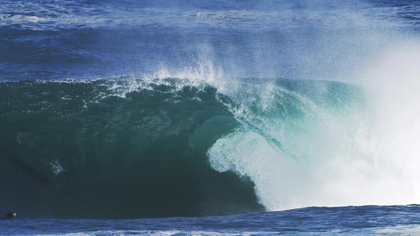 Large wave crashing