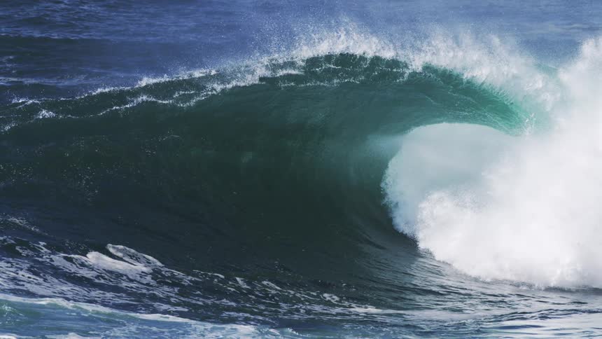 Large wave crashing