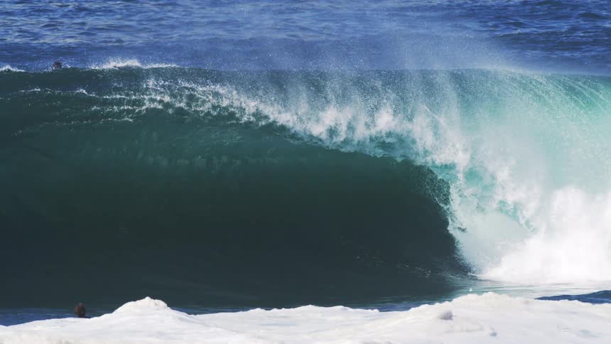 Landscape of a large tubular wave breaking in the ocean