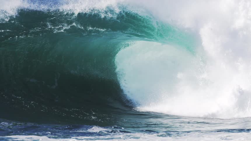 Large wave crashing