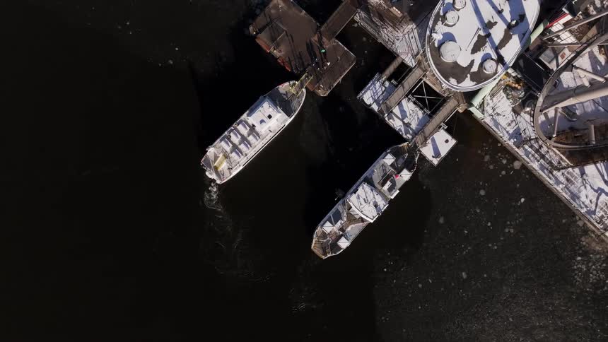 Workers boarding boats